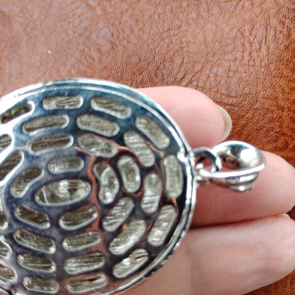 Stunning Pendant Silver Tone Base with Black Gradual Faceted Crystals on Top ~2' - Picture 5 of 9